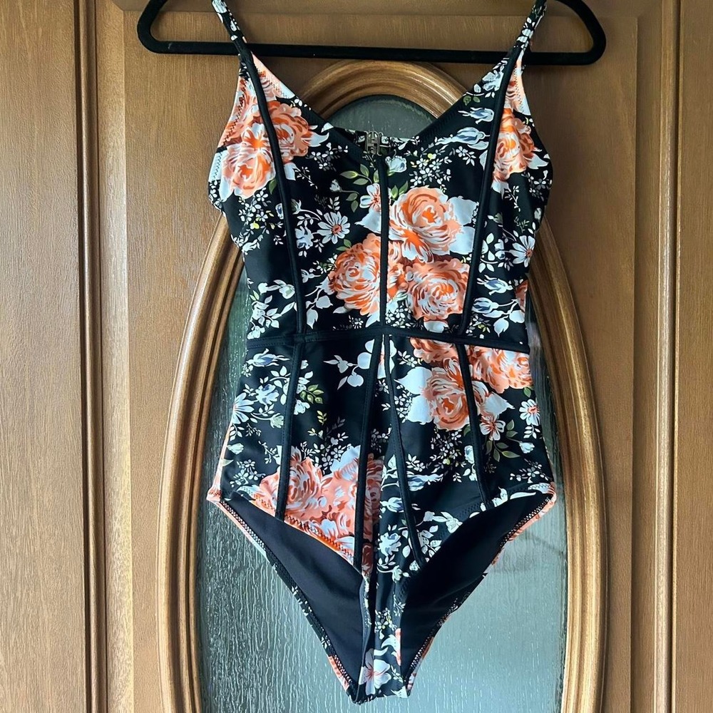 Women's‎ floral Cupshe one piece swim suit black/multi color medium